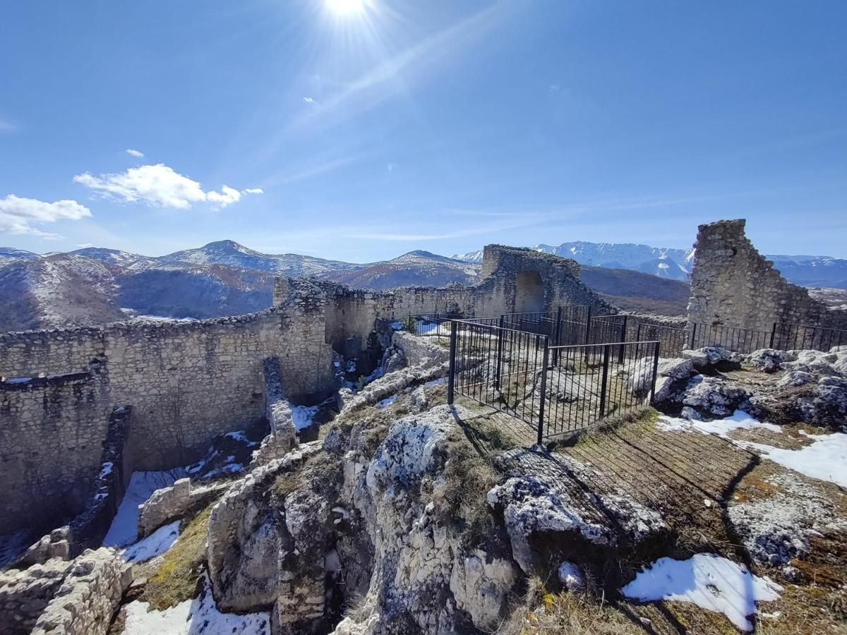 Вілла Sognando Bominaco - Dimora Il Milord Екстер'єр фото